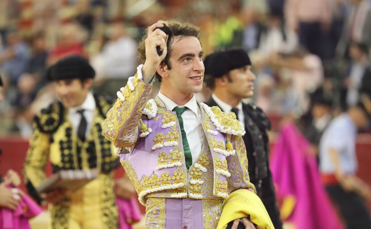 Otro golpe de Víctor Hernández, dos orejas en Zaragoza