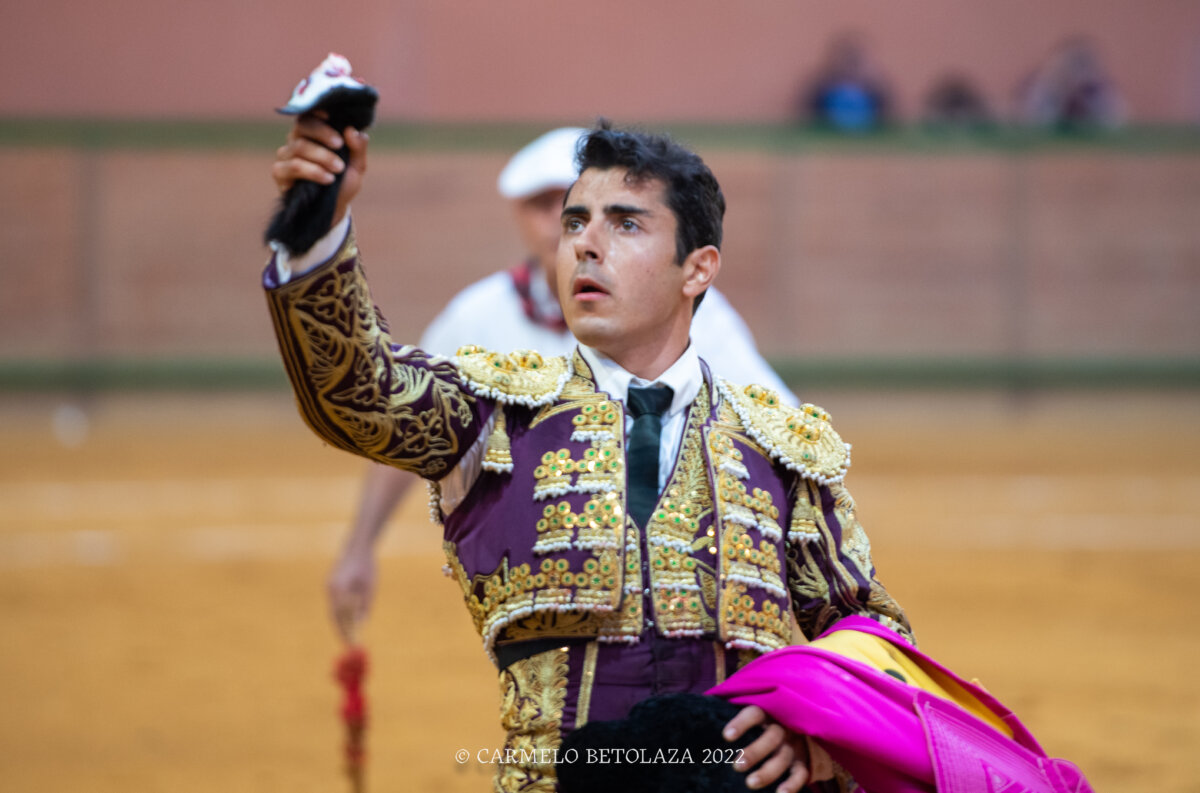 José Rojo, tres orejas, puerta grande en la novillada de Moraleja