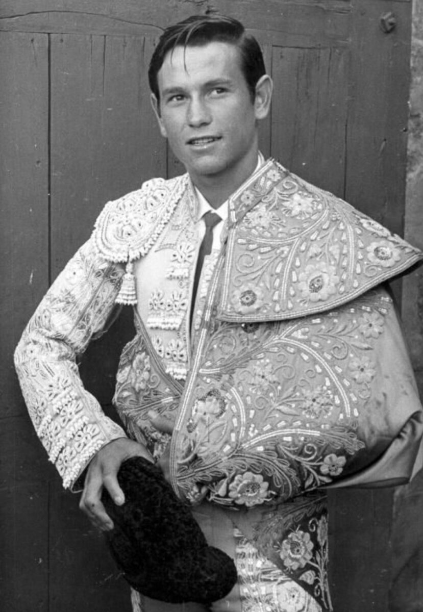 Palomo Linares arrasa en su tierra: once orejas y cuatro rabos, el inicio de una carrera meteórica