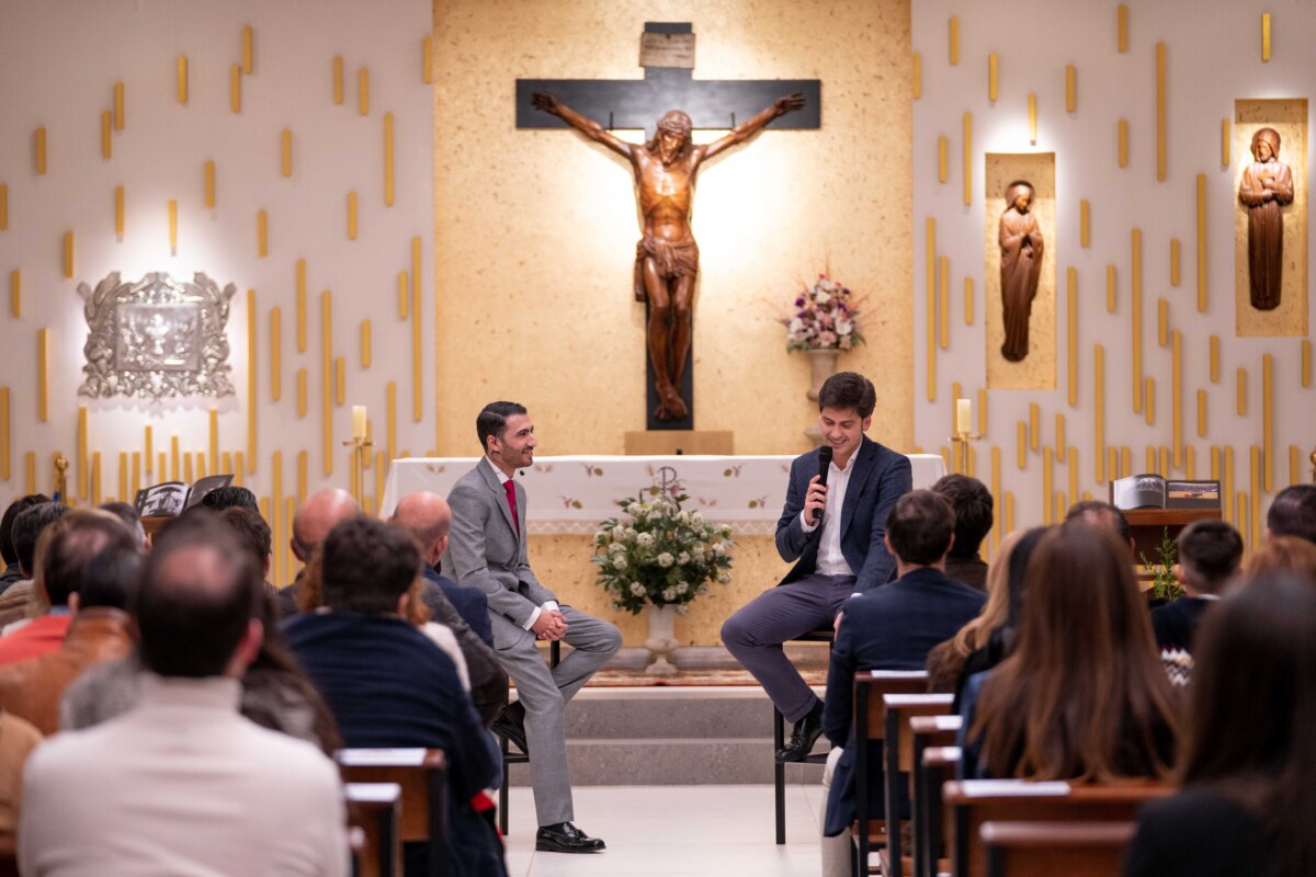 Víctor Luengo presenta "Veintidós" con un lleno de "No hay billetes" en la Basílica de Jesús de Medinaceli