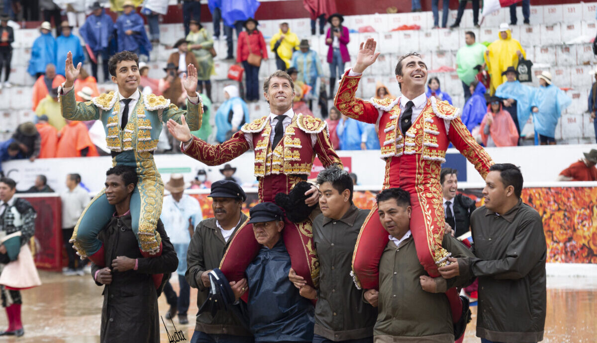 El Fandi, Escribano y Valadez, diluvio de emociones en Latacunga