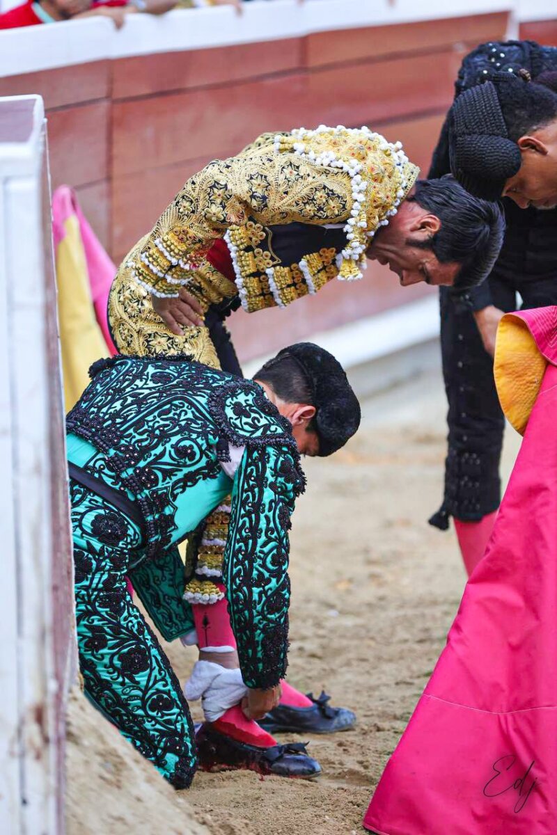 De Justo, "herida en el tobillo derecho" tras cortarse con el arpón de una banderilla