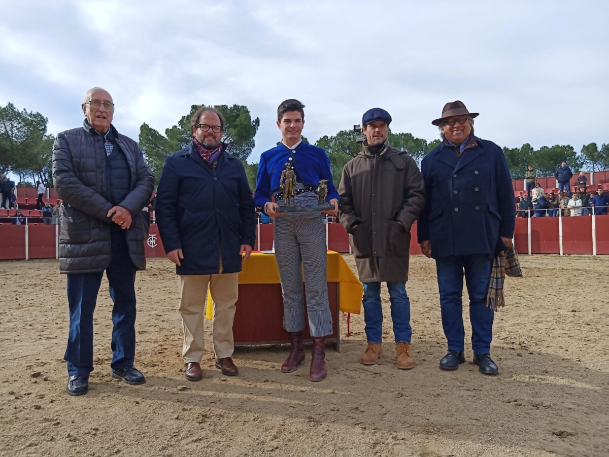 Curro Muñoz gana el Certamen de Escuelas de la CAM