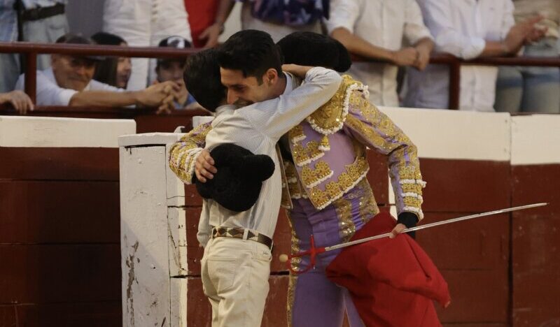 "Resulta curioso que un politicastro de pan y melón como Petro esté tan empeñado en ser una mosca cojonera para el toreo"