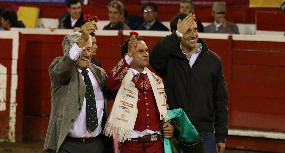 Histórico festival en Manizales: dos indultos y un bravo encierro de Ernesto Gutiérrez