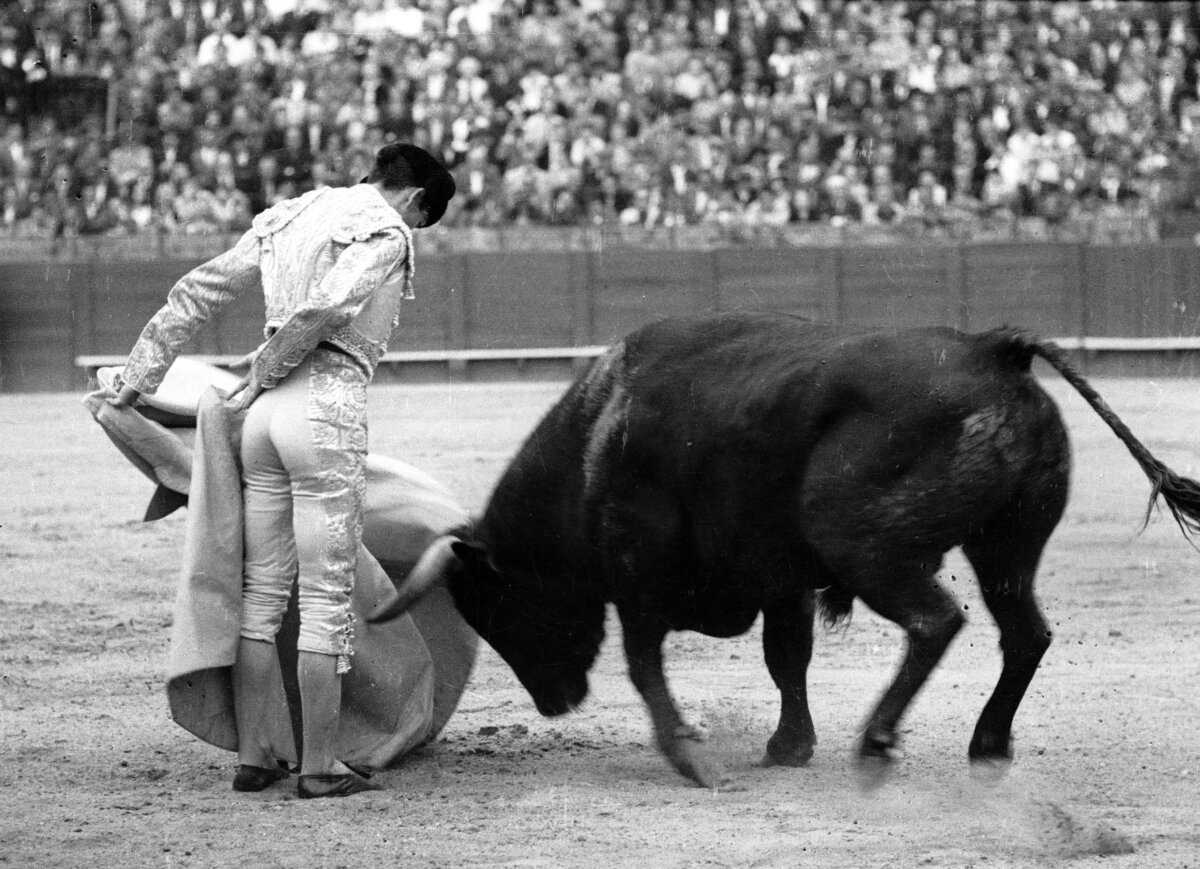 Serio, vertical, de vuelo corto y valor largo: así toreaba Juan García “Mondeño”