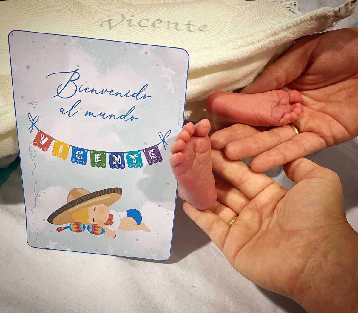 Esaú Fernández y María Toledo, padres de un niño