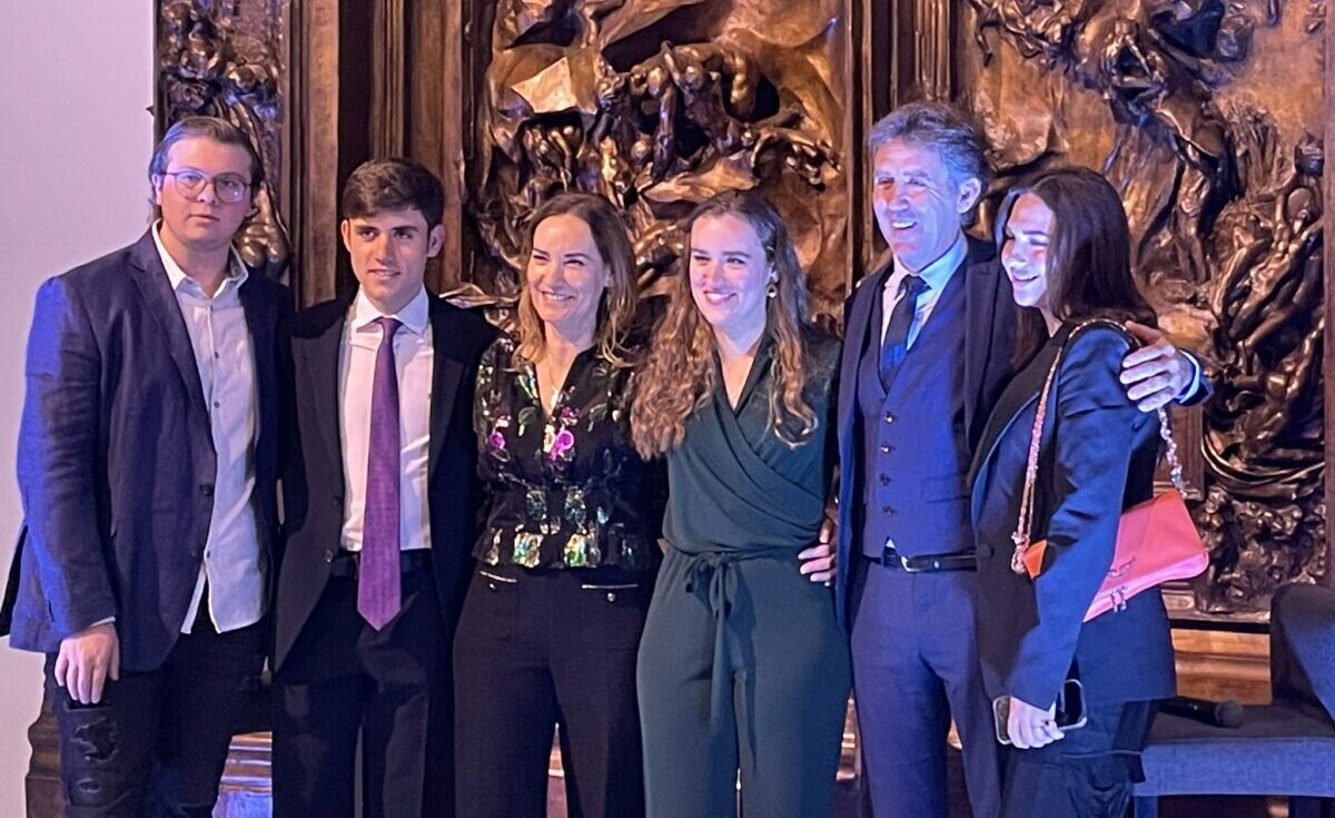 Pablo Hermoso de Mendoza, junto a su familia, en el acto donde anunció su adiós a los ruedos.