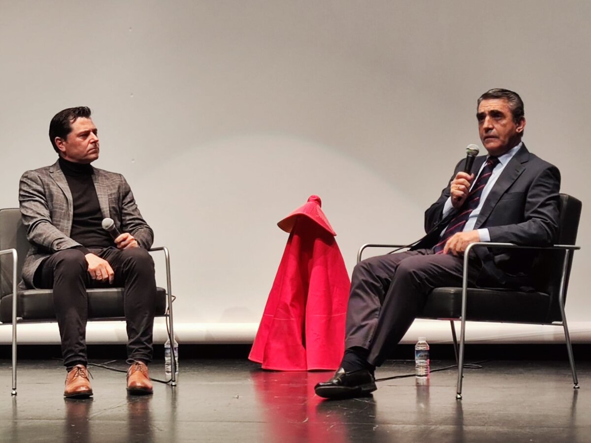 Victorino Martín llena y emociona en el coloquio de Ribaforada