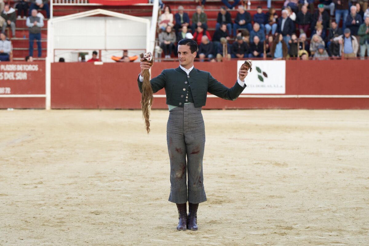 David Galván, con los máximos trofeos cosechados en Arcos de la Frontera.