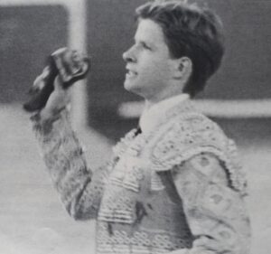 El Juli, con la oreja conquistada en Valencia.