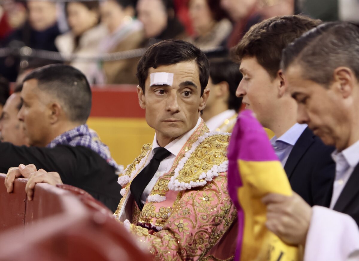 Inédito: Ureña, herido en la ceja por el lanzamiento de una bota de vino