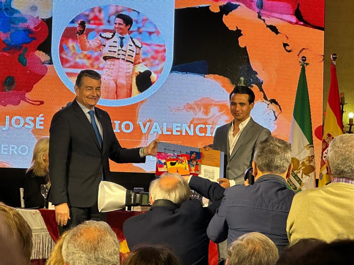 Escribano, José Antonio Valencia y Victorino entre los premiados en Cádiz