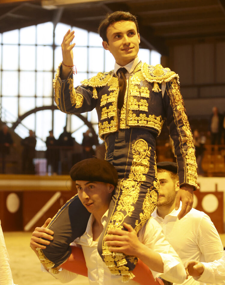 Andoni Verdejo destaca en la novillada sin caballos de Magescq