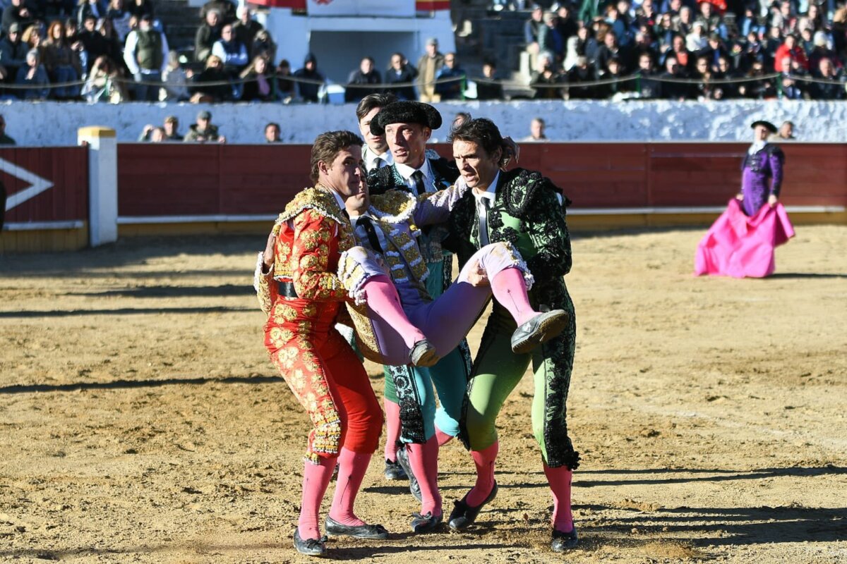 Alejandro Fermín, cornada de gravedad en el muslo en Cercedilla