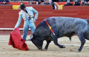 Luque, con la corrida de Victorino en las Fallas de 2023. Foto: Antonio Vigueras