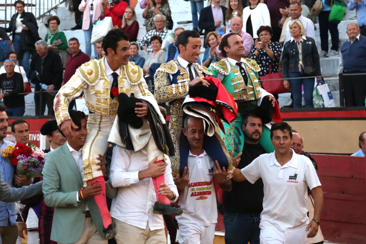 Diez orejas y un rabo en un gran espectáculo en Cabra