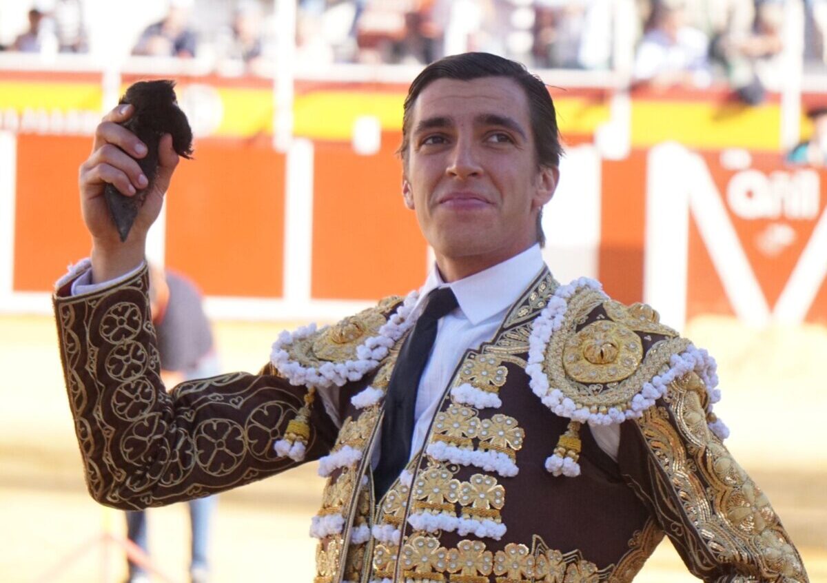 Solidaridad y triple puerta grande en la corrida benéfica de Tomelloso