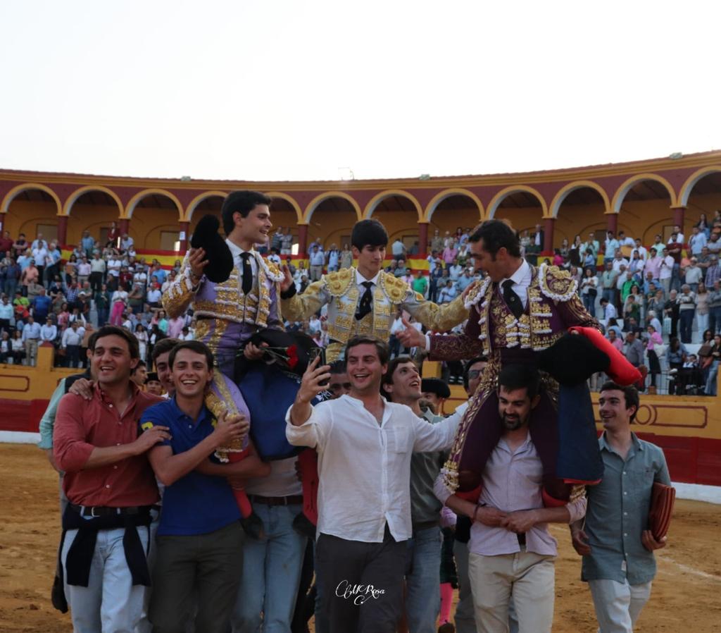 Todos a hombros en Barcarrota