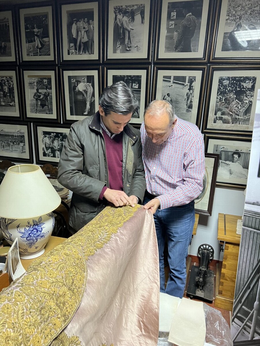 Juan Ortega estrenará en Sevilla un vestido inspirado en Manolete