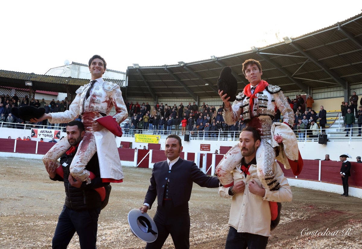 García Pulido, inteligente y valeroso en Garlin, a hombros junto a Cristian Parejo