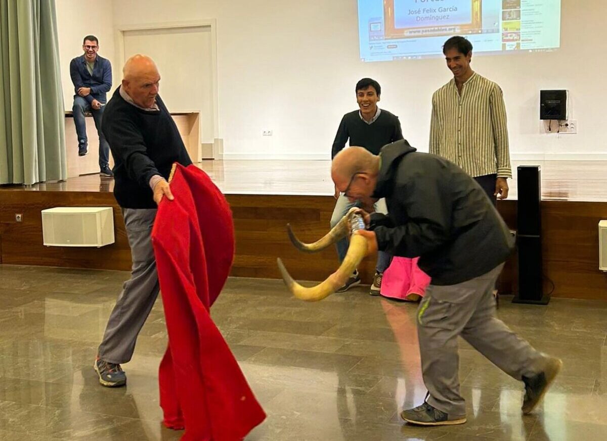 Fortes acerca la tauromaquia a los Discapacitados Psíquicos de Antequera