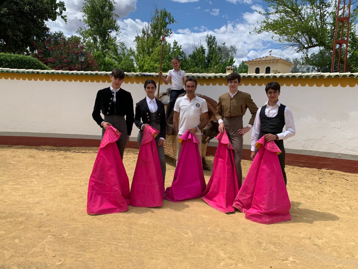 Ponce comparte tentadero con los alumnos de la Escuela Taurina de Cataluña