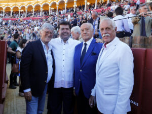Ramón Valencia, con corbata, junto a Simón Casas, Pedro Haces y Rafael Herrerías, en la recién finalizada Feria de Abril. Foto: Arjona