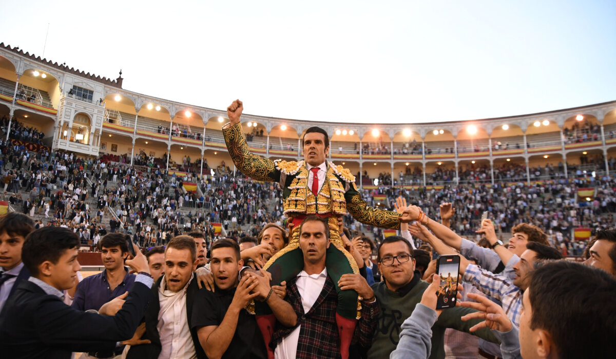 Emilio de Justo, puerta grande en su vuelta a Madrid