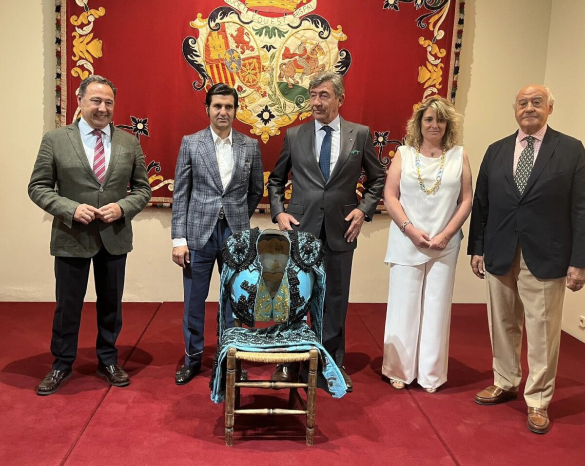 Morante dona a la Real Maestranza el vestido de su histórica tarde: "Ahora os pertenece a todos"