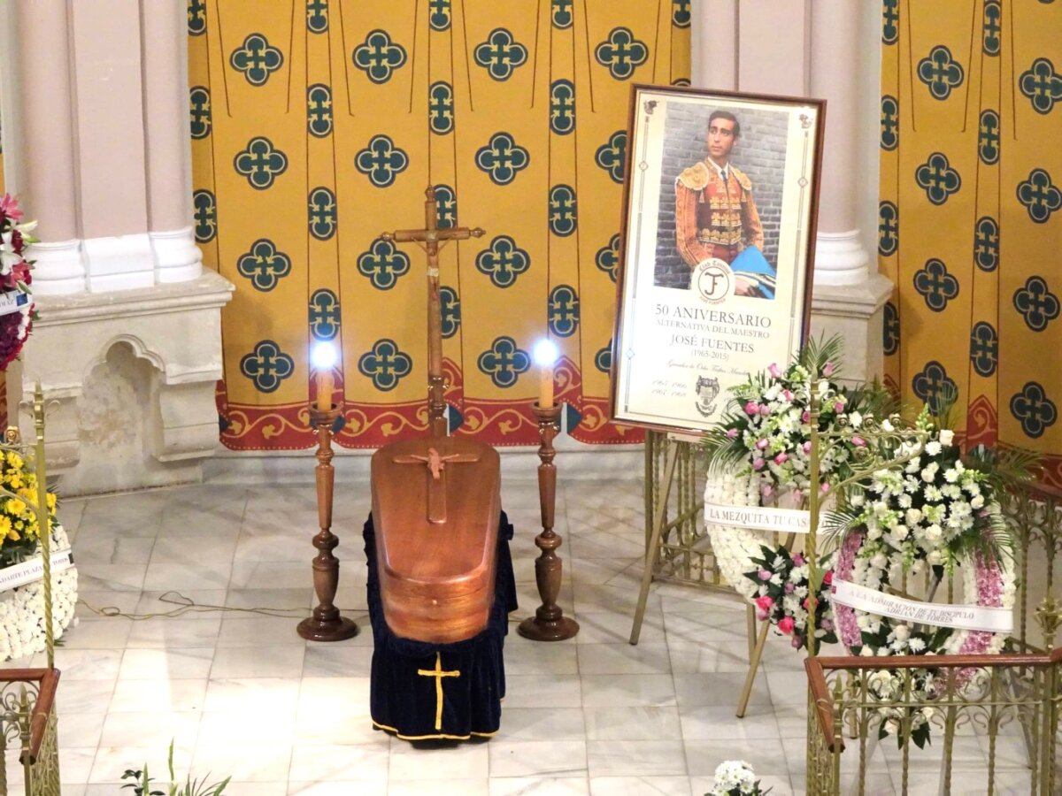 Instalada la capilla ardiente de José Fuentes en Linares