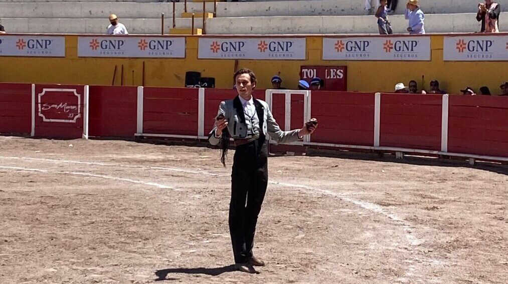 Pepe Burdiel, de la Escuela Yiyo, indulta un novillo en la plaza San Marcos de Aguascalientes