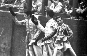 Andrés Vázquez, El Viti y Bienvenida, saludando antes de lidiar la corrida de Victorino Martín. Foto: El Ruedo