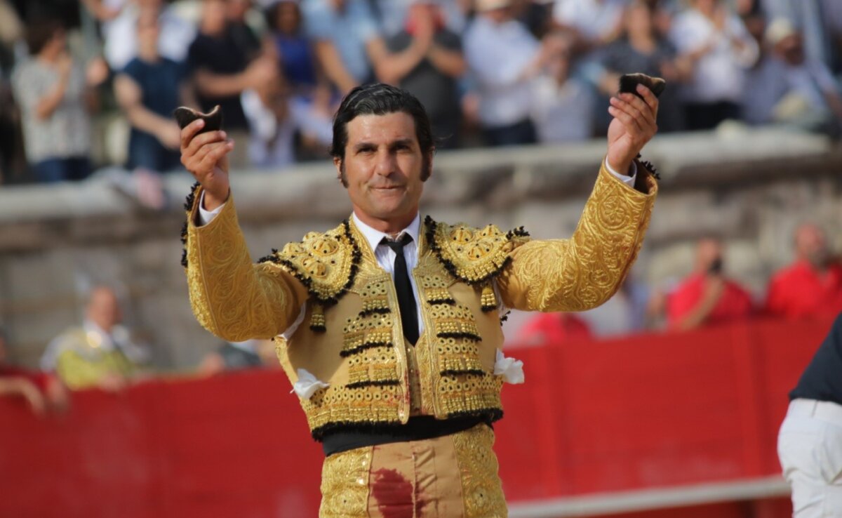 Morante firma una obra de arte en Nimes para la que se llegó a pedir el rabo