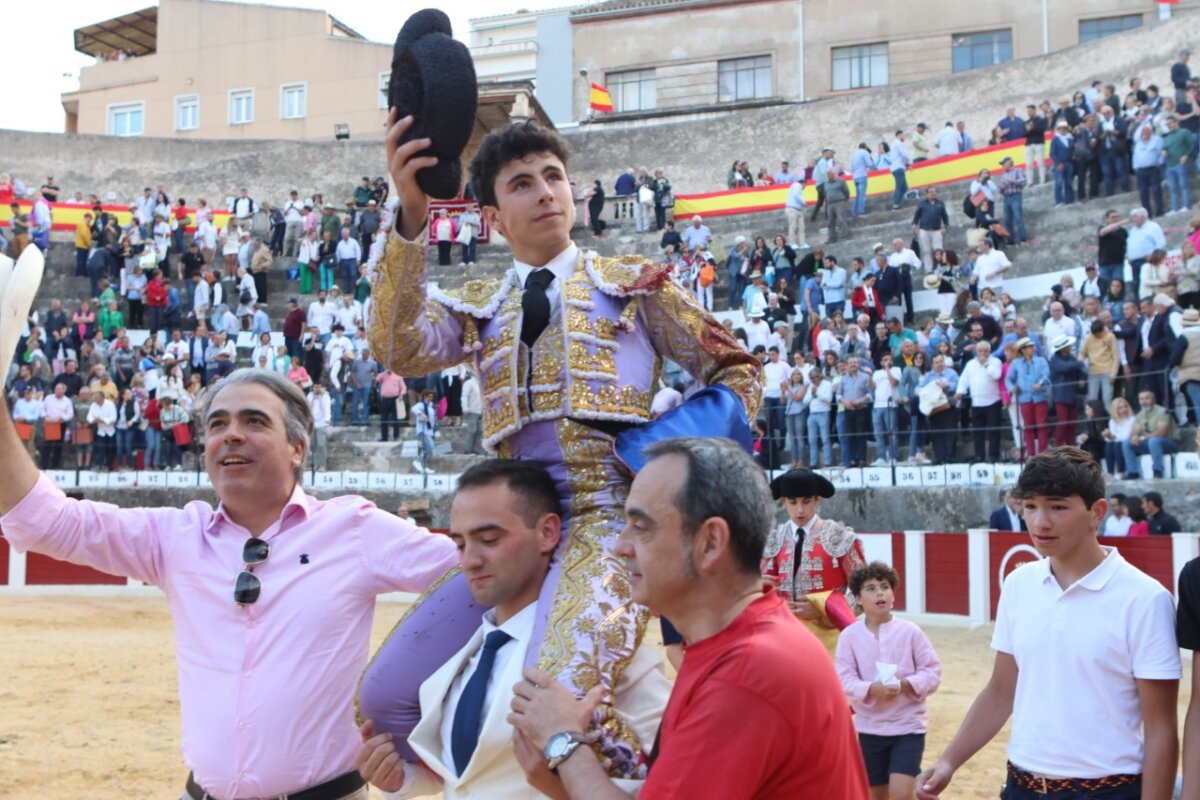 Bocairent: ambientazo, toreo caro y un novillero que ilusiona