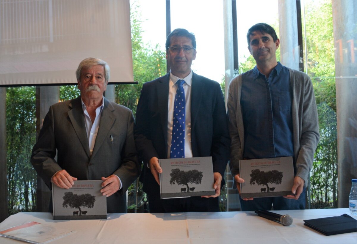 Presentado el libro "Retrato de bravura", de Julio César Sánchez