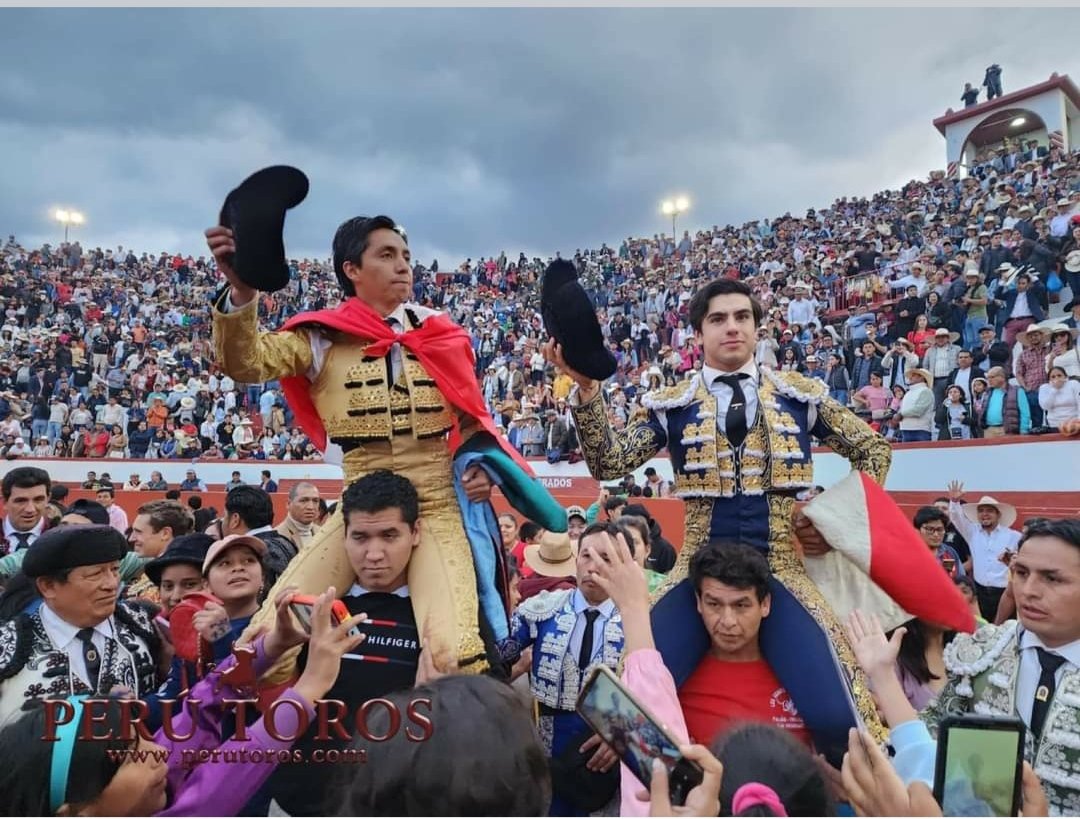 Cubas y Colombo, puerta grande en la primera de Chota