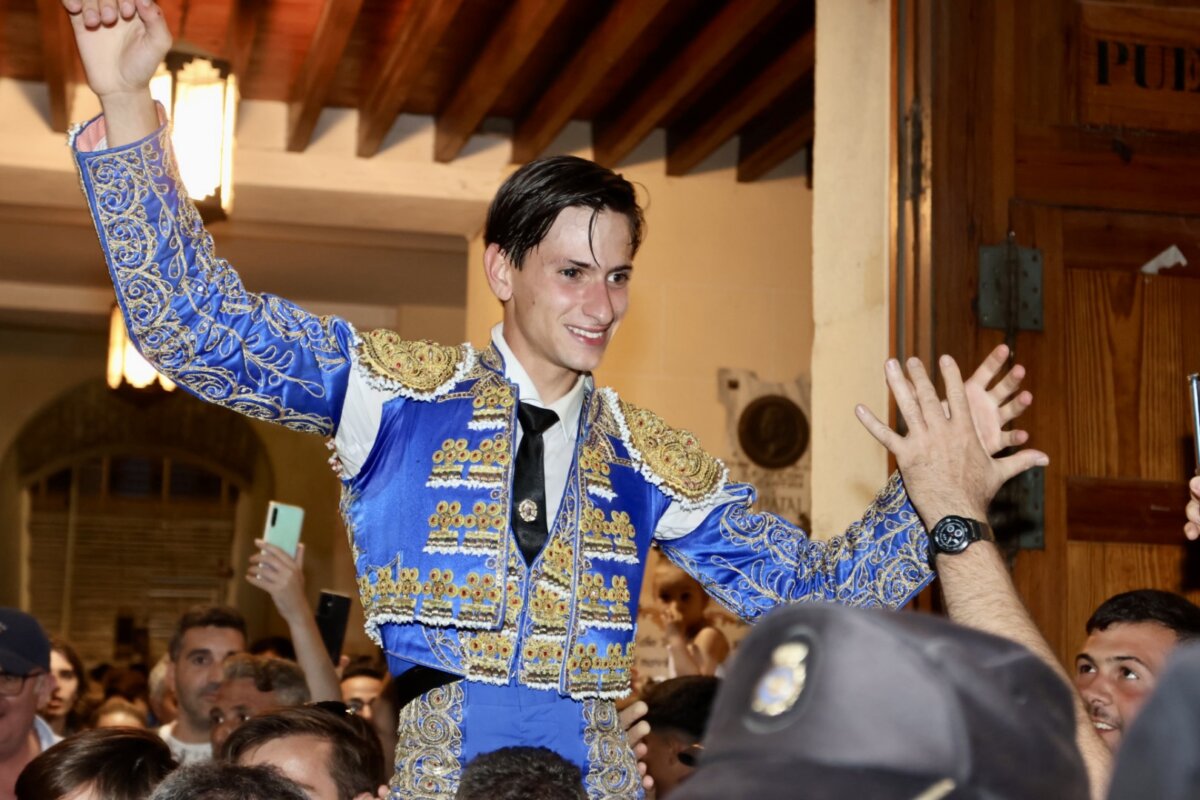 Feliz debut de Alcolado y un "importante" novillo de Zacarías Moreno