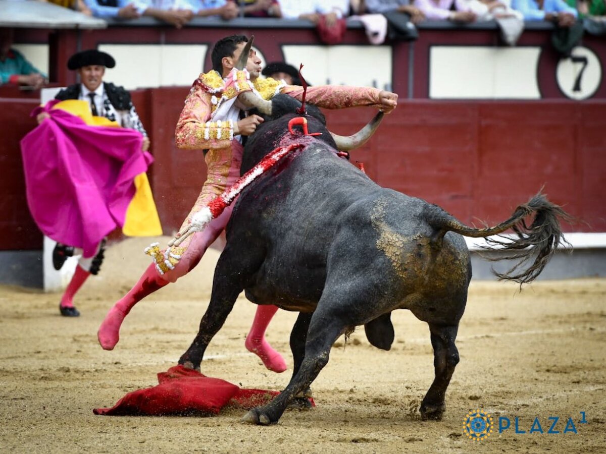 Paco Ureña: dos tremendas cogidas, dos severas palizas