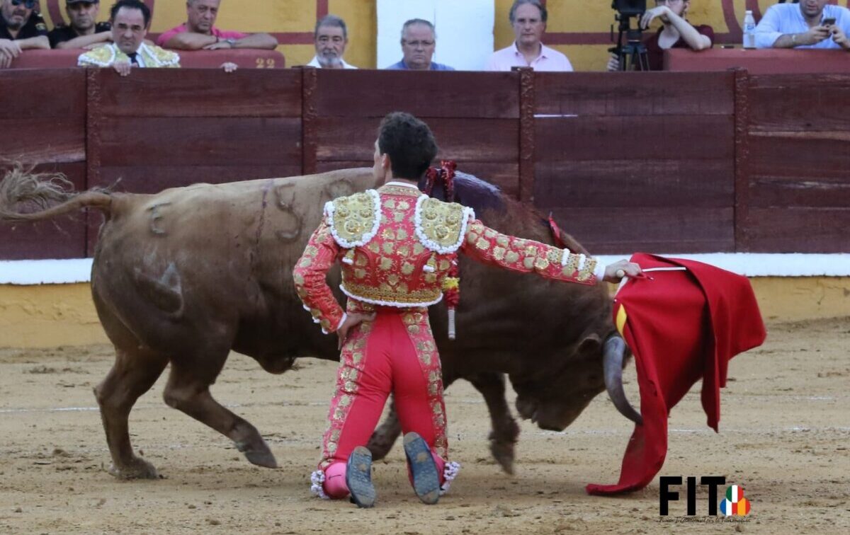 Una tarde para el recuerdo en Badajoz, triunfos grandes y grandes sustos