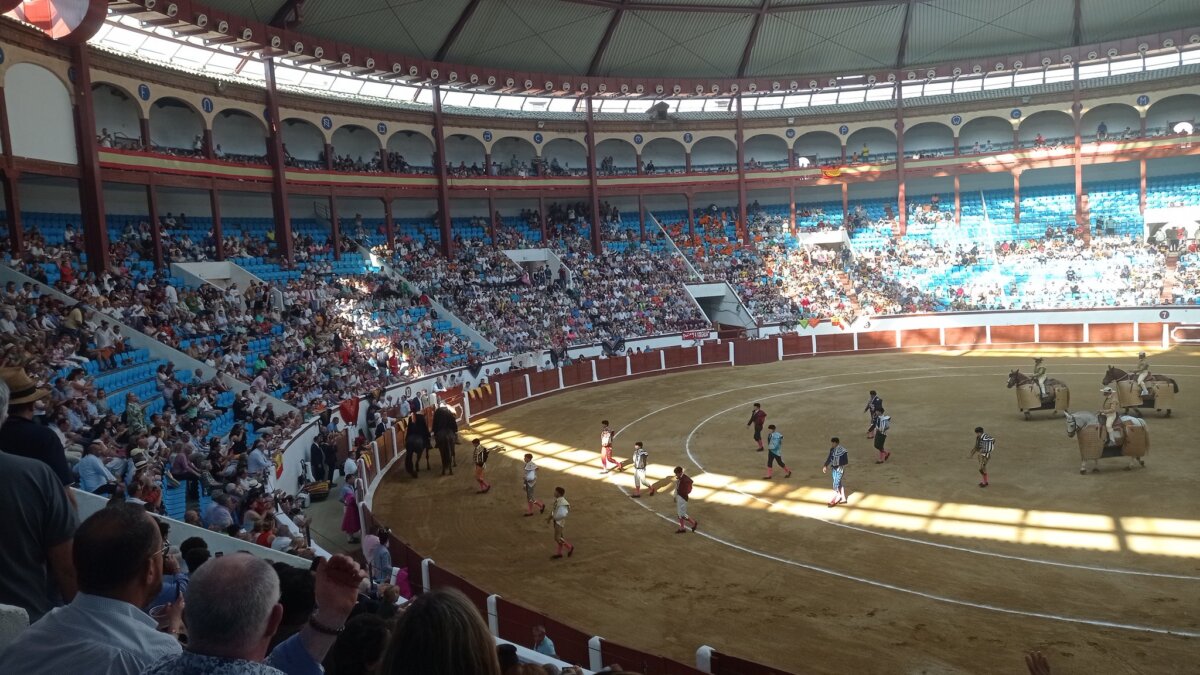 El Cordobés y El Fandi, a hombros en el cierre de León