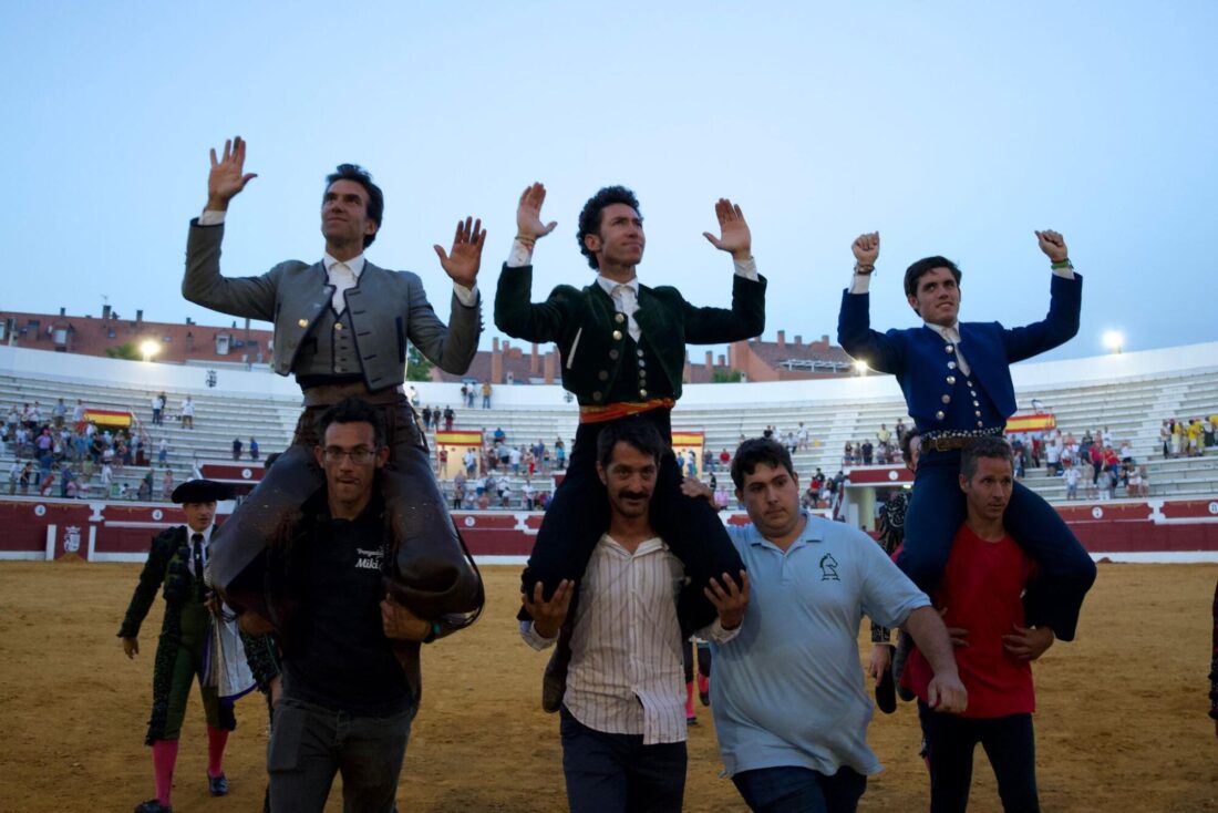 Triple puerta grande en Torrejón de Ardoz para abrir feria