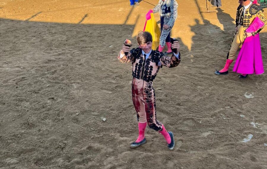 Aarón Palacio, ¡ojo con él!, cinco orejas en la novillada de Trucios