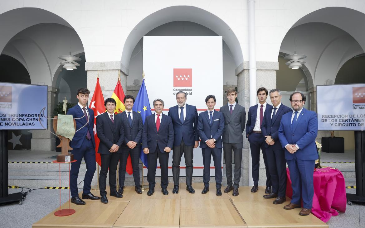 La Comunidad de Madrid recibe a los finalistas del Circuito de Novilladas y la Copa Chenel
