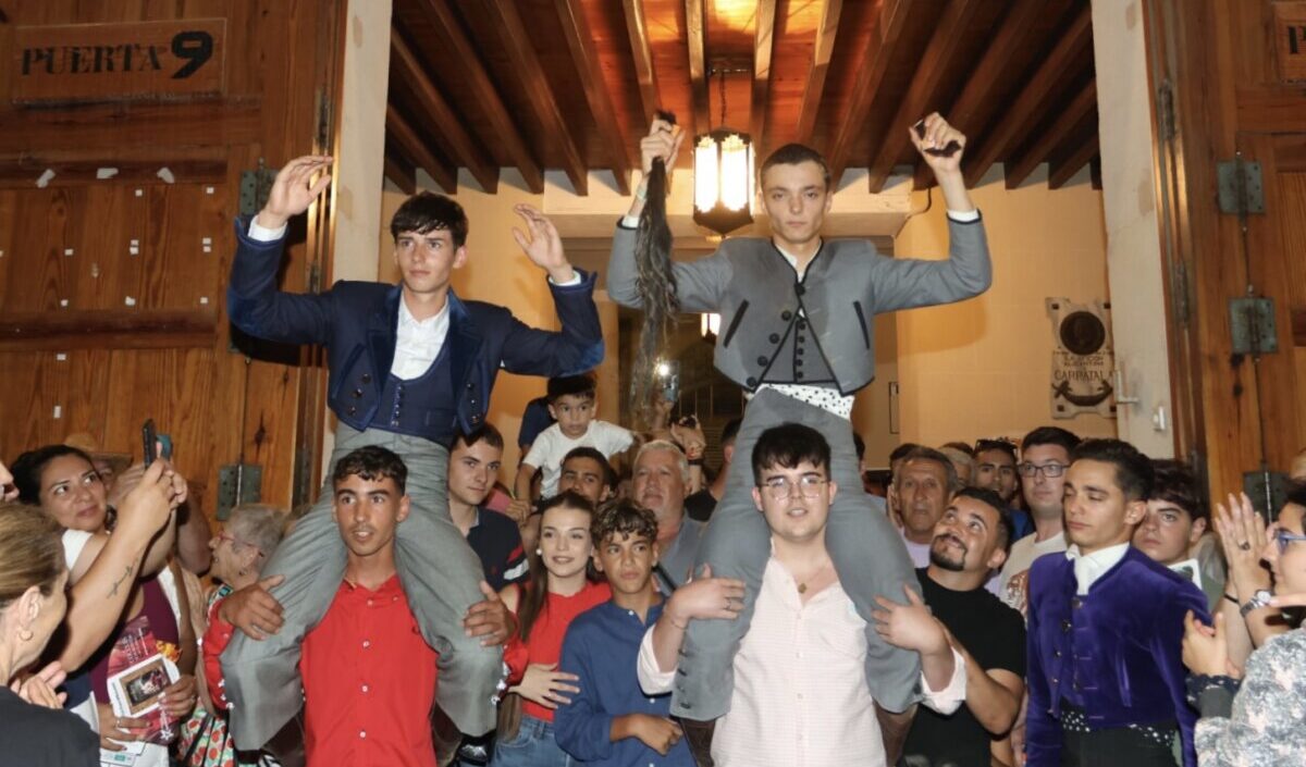 Bryan Segurita y Javier Cuartero, a hombros en Alicante