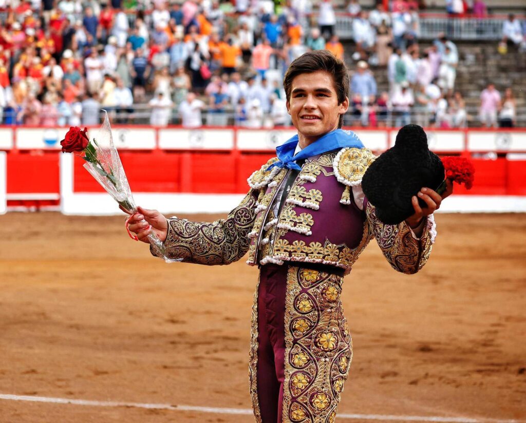 Bastos y Caballero, oreja en el inicio de Santander
