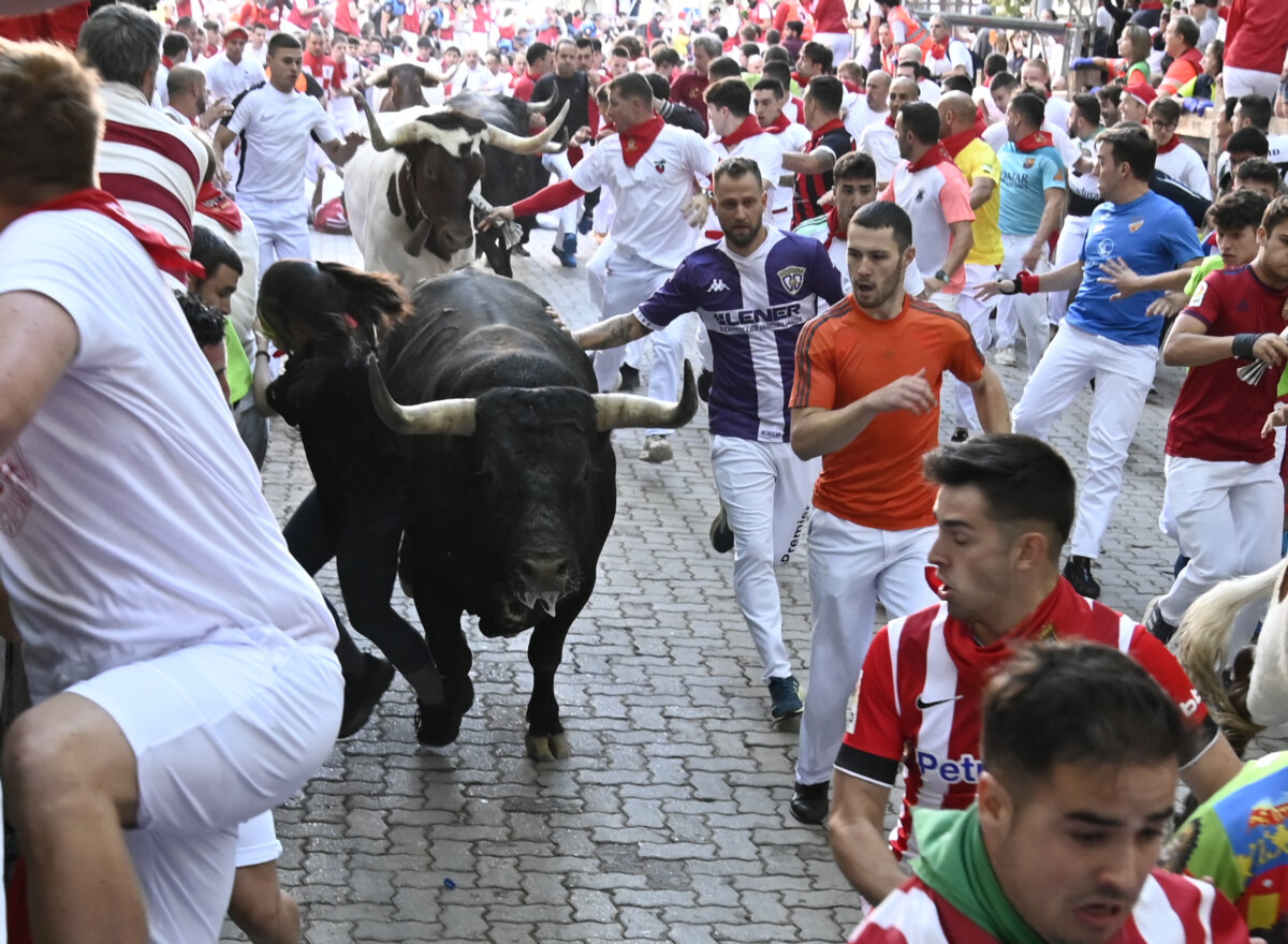 Los miuras, fieles a su nobleza, abrochan unos encierros sin complicaciones