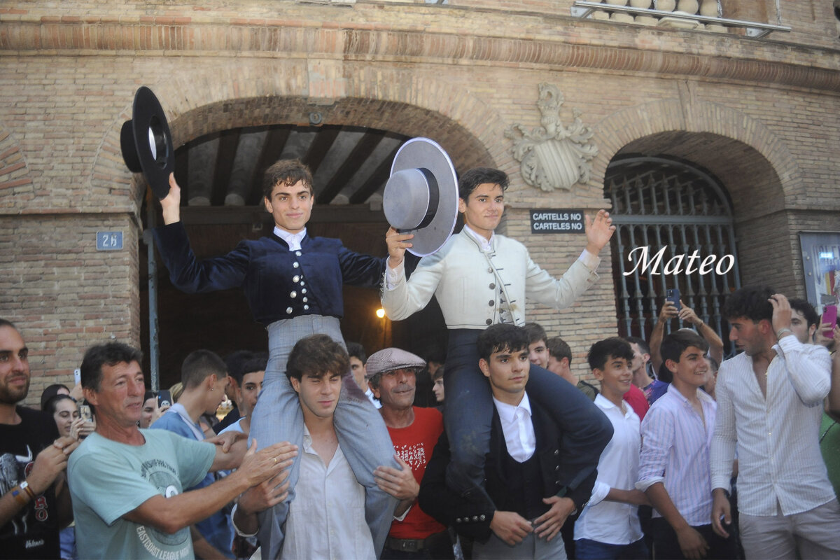 Juan Alberto Torrijos y Jesús Yglesias, a hombros en Valencia