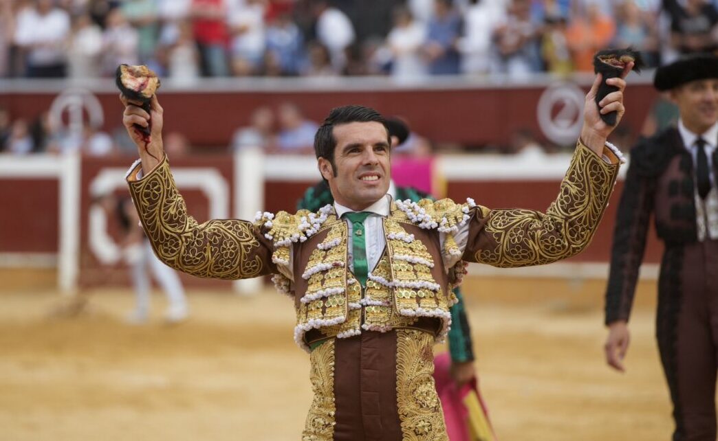 Emilio de Justo, broche grande en Soria