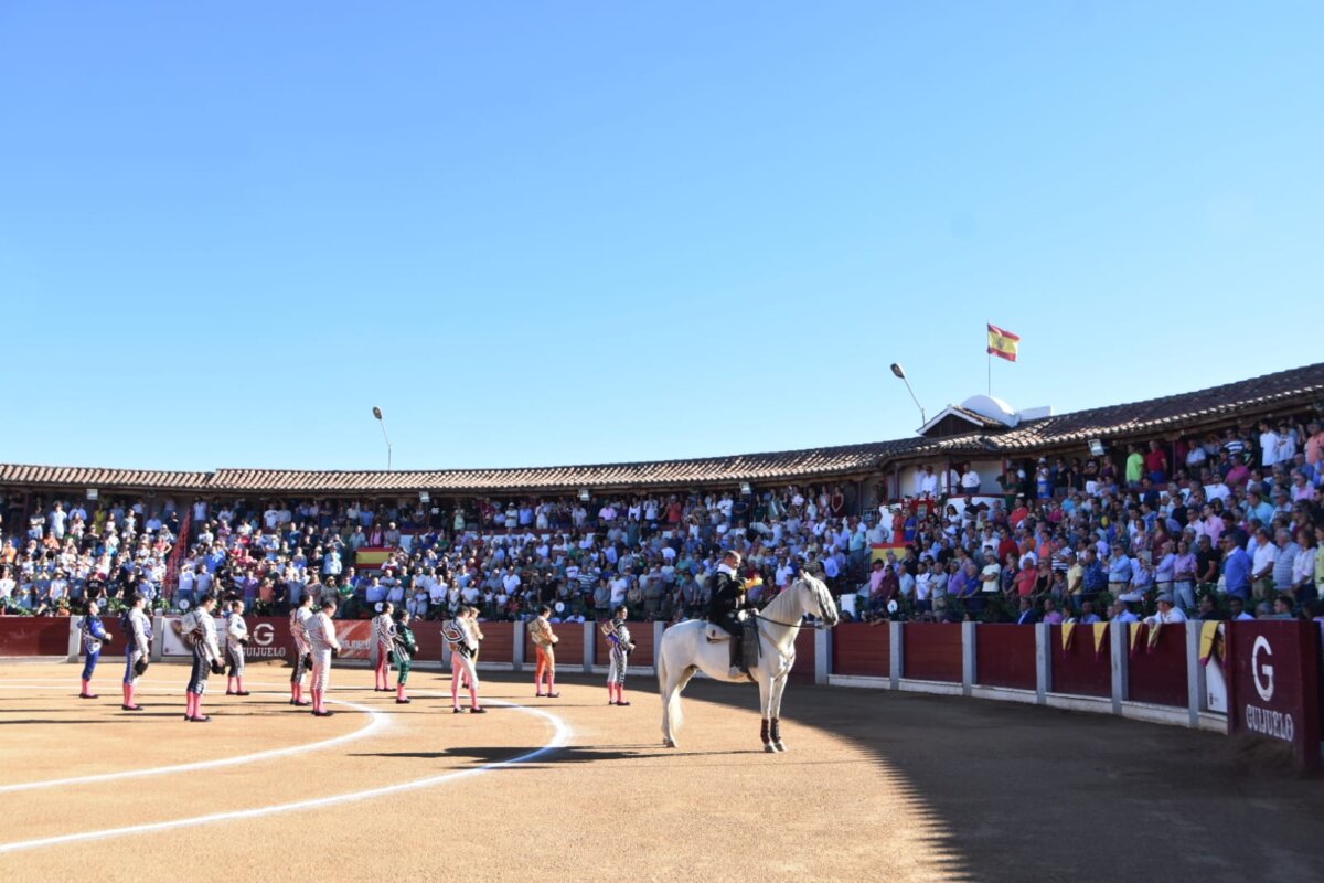Guijuelo presenta una variada feria, con una despedida, figuras y emergentes